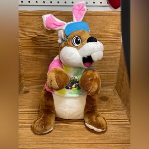 2022 Buc-ee's Easter Beaver in Bunny Ears Tie-dye Shirt JAAG 10”